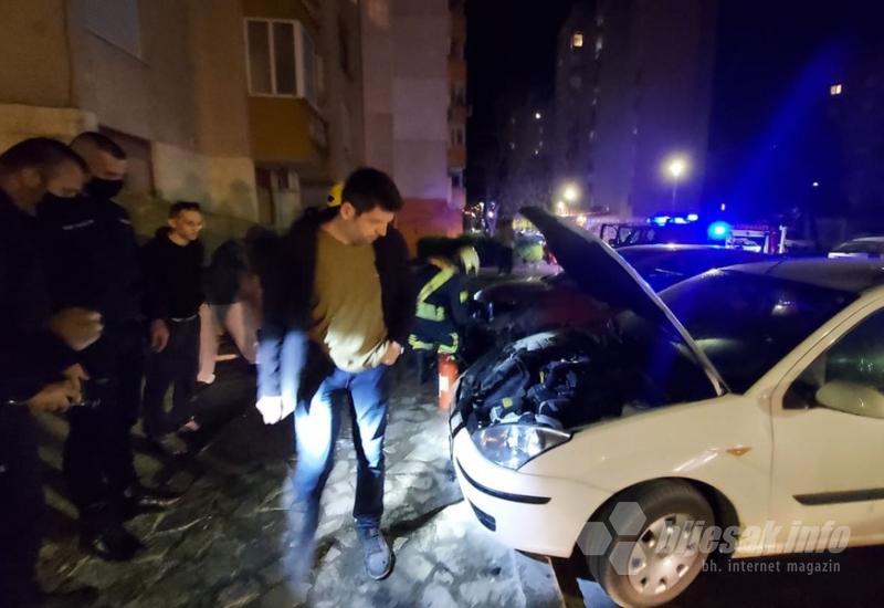 Požar na automobilima - Mostar: Požar na dva automobila